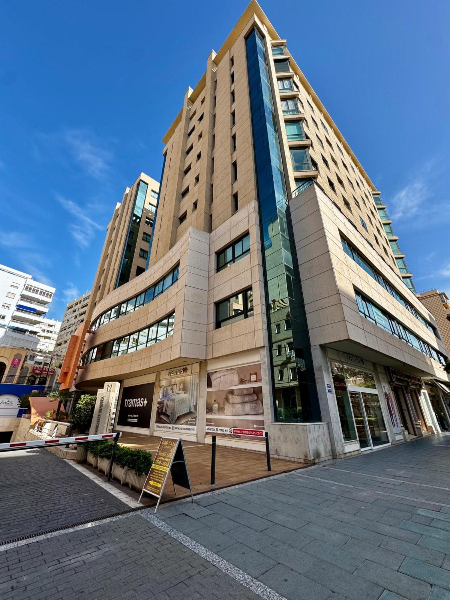 Rs 12 Ii Luxury Center Of - Eaw Homes Apartment *